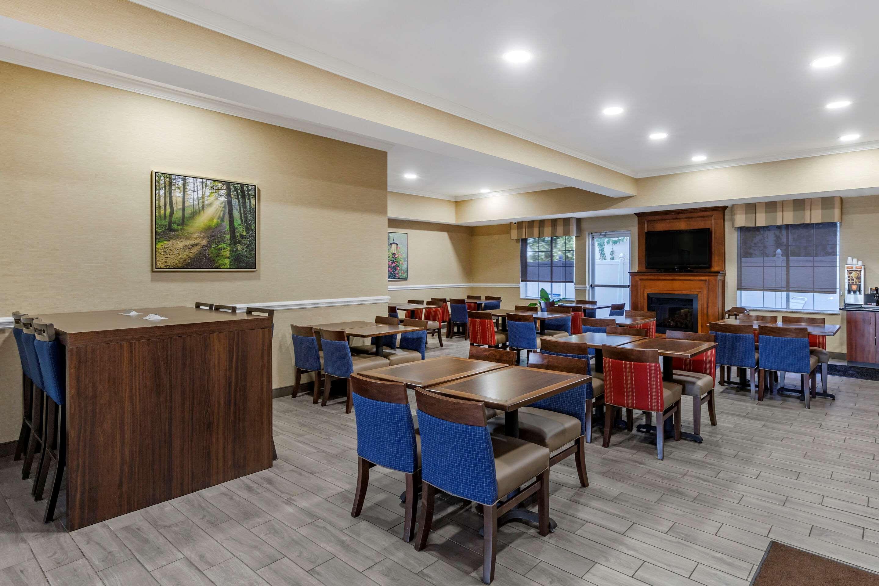 Comfort Inn & Suites Orangeburg Exterior photo